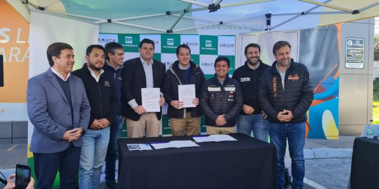 AMUCH firma convenio con petrobras para entregar descuentos en combustibles y parafina