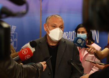 Gobernador Rodrigo Mundaca entregó observaciones a alternativas de modificación del Premval en la bahía de Quintero-Puchuncaví