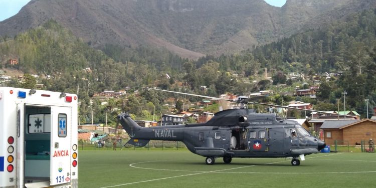 Armada logra trasladar al aeródromo de Juan Fernández a isleña de 64 años que se encuentra grave y necesita con urgencia tratamiento médico en el continente