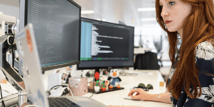 Lanzan plataforma digital «hackathon»: academia online para combatir la violencia de género