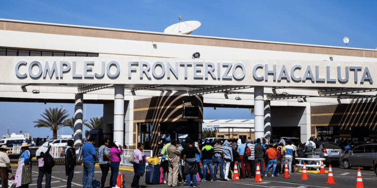 Gobierno afirma que hay 120 mil personas ingresadas por pasos no habilitados con identidades desconocidas