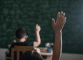 Especialistas advierten posible alza de contagios COVID-19 tras retorno a clases