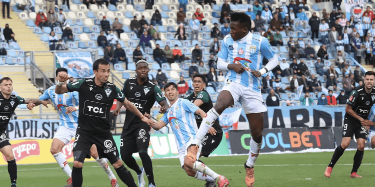 Wanderers vence al líder Magallanes y escala al noveno lugar en el campeonato Primera B del fútbol chileno