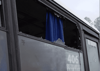 Siete máquinas afectadas: antisociales apedrean microbuses con pasajeros en Viña del Mar