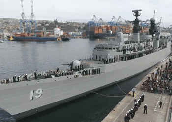 Fragata «Almirante Williams» zarpa rumbo a Brasil para participar en las actividades del bicentenario de la Armada de ese país