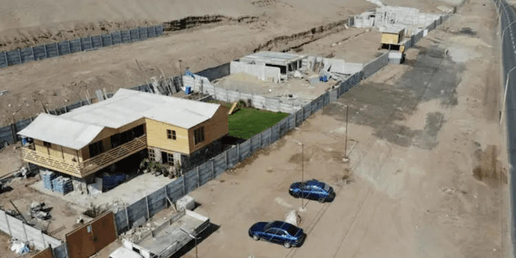 Último minuto / Empiezan a destruir viviendas ilegales en el sector sur de Antofagasta