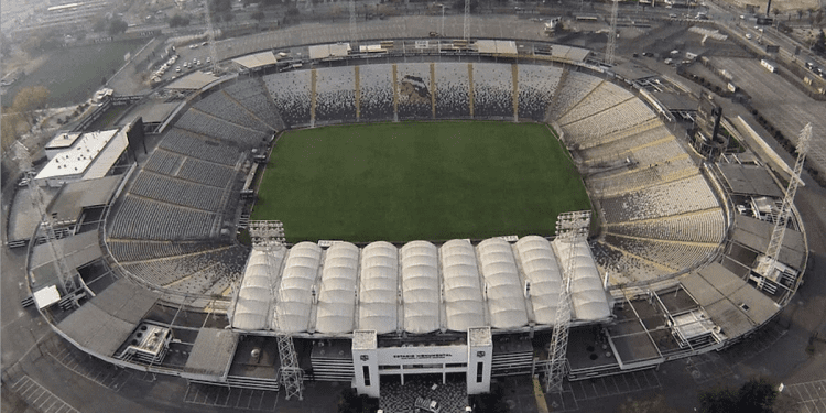 Ministerio de Salud anunció el aumento del aforo permitido en los estadios del fútbol chileno