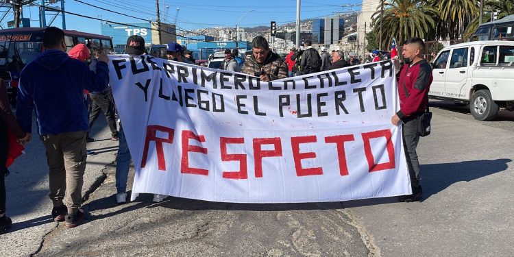 Pescadores de la Ex Caleta Sudamericana rechazan negativa al diálogo por parte de empresa portuaria y advierten movilizaciones