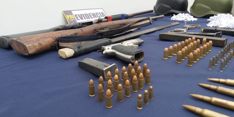 PDI detiene a sujeto por infracción a  la Ley de Armas y Drogas en Quillota