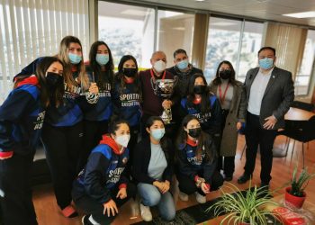 Gobernador Regional recibió a campeonas nacionales y panamericanas universitarias de baloncesto