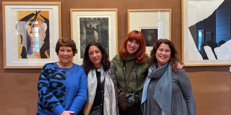 Artistas becadas españolas y chilenas visitaron el Museo Universitario del Grabado de la UPLA