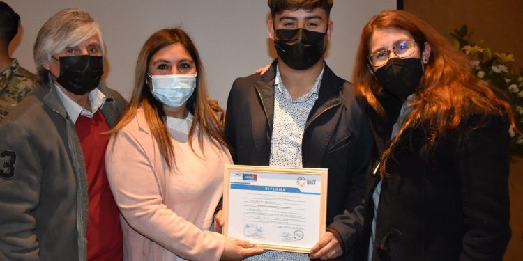 80 jóvenes de la provincia de San Antonio se certificaron en oficios de las áreas de la construcción, logística industrial y recursos humanos