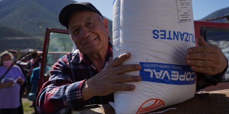 En Petorca Indap inicia la entrega de 440 toneladas de fertilizantes para pequeños agricultores