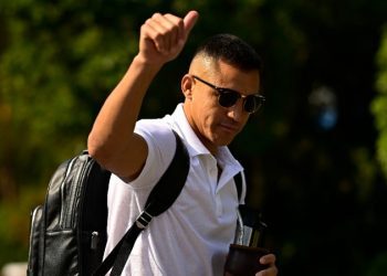 Alexis Sánchez es recibido como estrella en Francia y elige el número 70 para vestir la camiseta del Olympique de Marsella