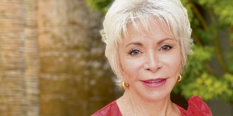 Isabel Allende cumple 80 años y asegura que no piensa en el Premio Nobel