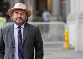 Exdiputado y actual analista político cae en la trampa del «fake news»: Pepe Auth sube tuit de ejército chino preparándose para atacar Taiwán