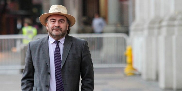 Exdiputado y actual analista político cae en la trampa del «fake news»: Pepe Auth sube tuit de ejército chino preparándose para atacar Taiwán