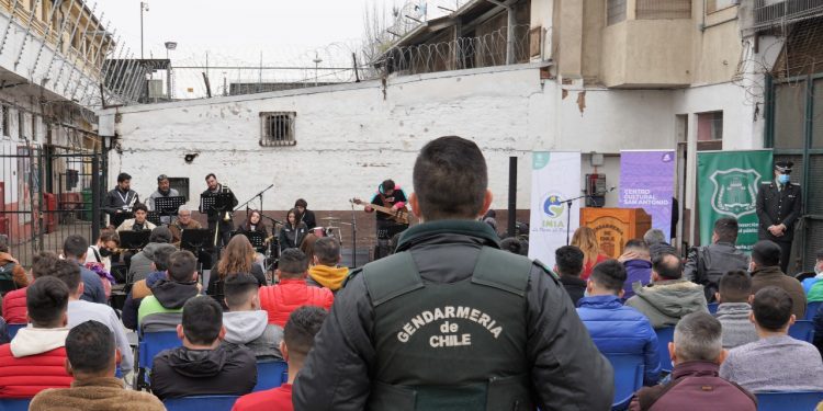 Big Band Puerto San Antonio se presentó en la cárcel local