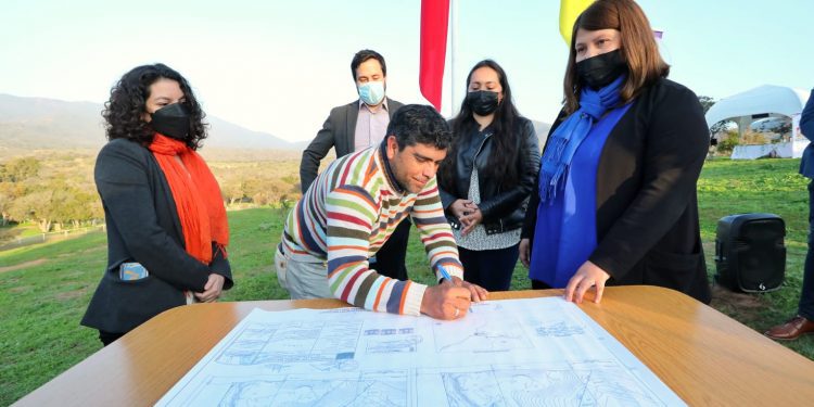 Bienes Nacionales entrega terrenos para viviendas sociales en Papudo: son cerca de 150 familias las que se verán beneficiadas