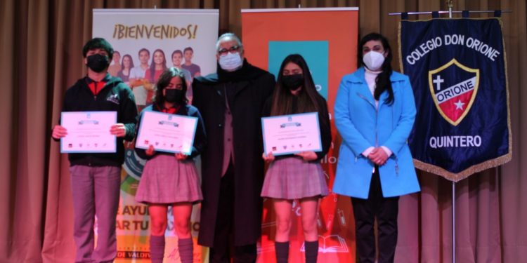 Codelco División Ventanas entregó 240 becas de preuniversitario para cuatro colegios de Quintero