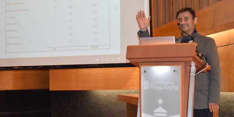 Académico con más de 35 años de trayectoria gana elecciones por la rectoría de la UPLA