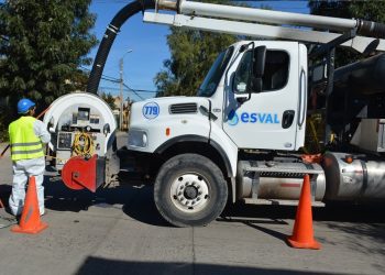 Esval limpiará preventivamente 58 kilómetros de colectores este año en la provincia de Marga Marga