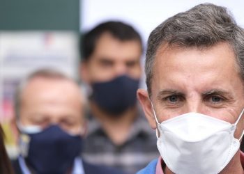 Arden las redes sociales: diputado republicano Gonzalo de la Carrera subió un tuit mofándose del «puerta a puerta» del Apruebo