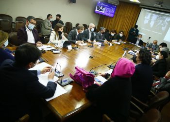 Despachan a la Sala proyecto que rebaja a 4/7 el quórum para reformar la Constitución