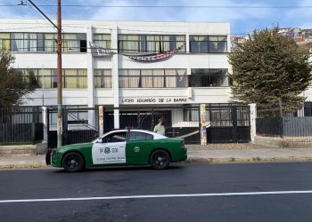 Estudiantes publican fotos con armas en Liceo Eduardo de la Barra