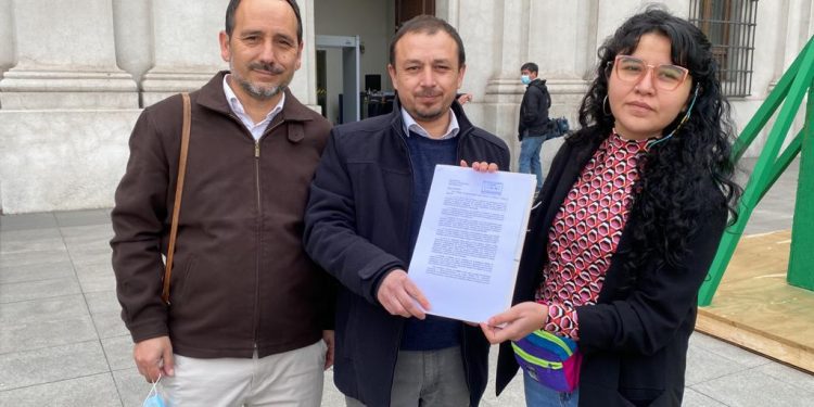 Parlamentarios insisten a La Moneda asegurar transporte público gratuito para el Plebiscito