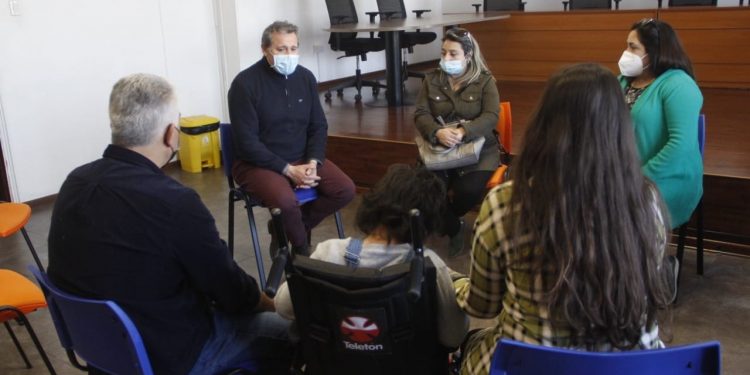 Alcalde de Quillota entrega apoyo a familiares de fatal accidente del 1 de enero