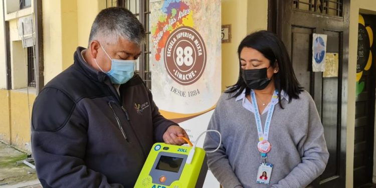 Establecimientos educacionales municipales de Limache cuentan con desfribiladores