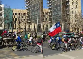 Manifestaciones por el Apruebo y Rechazo terminan con incidentes: carretonero atropelló a ciclistas en la Alameda