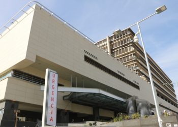 Denuncian que adulto mayor murió tras caer de camilla en la UCI del Hospital Gustavo Fricke