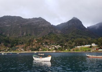 Delegada presidencial se reúne con alcalde de Juan Fernández para coordinar una futura apertura del archipiélago de forma segura