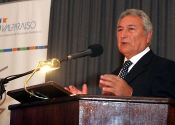 Iván de la Maza y Daniel Verdessi forman parte de la lista de exparlamentarios DC que firman carta por el Rechazo