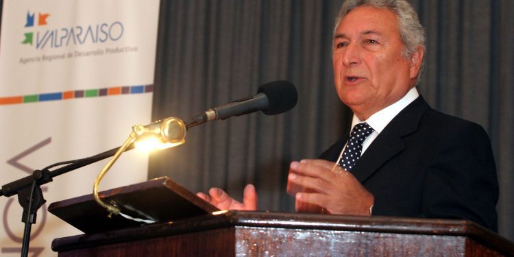 Iván de la Maza y Daniel Verdessi forman parte de la lista de exparlamentarios DC que firman carta por el Rechazo