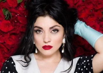 Plebiscito: Mon Laferte afirma que ganará el Apruebo pese a la campaña de «desinformación» del Rechazo