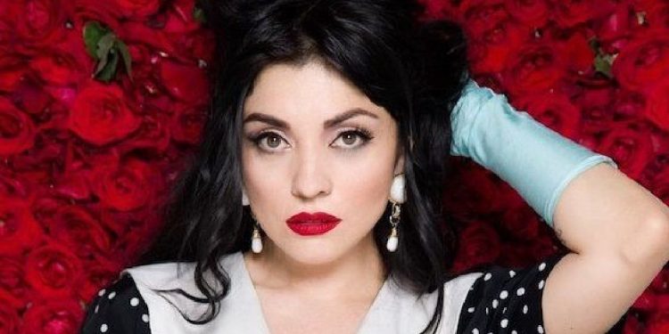Plebiscito: Mon Laferte afirma que ganará el Apruebo pese a la campaña de «desinformación» del Rechazo