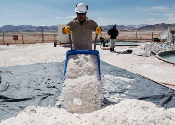 Ministerio de Minería y CUECH firman convenio para desarrollar política integral en torno al litio
