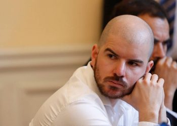 Ministro Jackson afirma que se expresó mal mientras que parlamentarios lo invitan a él y al Gobierno a «bajarse del unicornio»