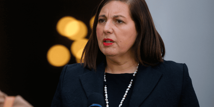 Al estilo Rey Juan Carlos, ¿por qué no te callas?: presidenta del PS manda a «silenciar» al alcalde Daniel Jadue