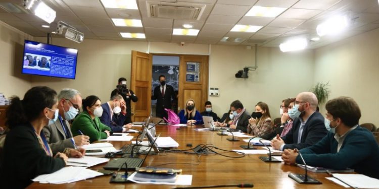 Aprueban en general proyecto que rebaja quórum a 4/7 para reformar actual Constitución