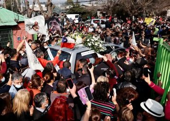 Zalo Reyes es despedido por miles de personas que lo recordaron por su sencillez y talento