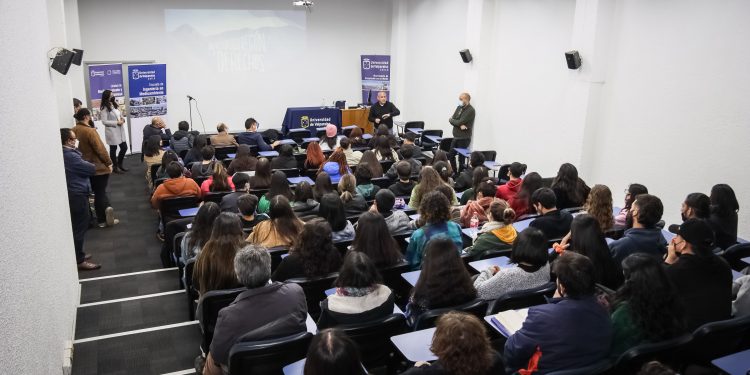 Gobernador Rodrigo Mundaca: «Los estudiantes son nuestro futuro y esperanza»