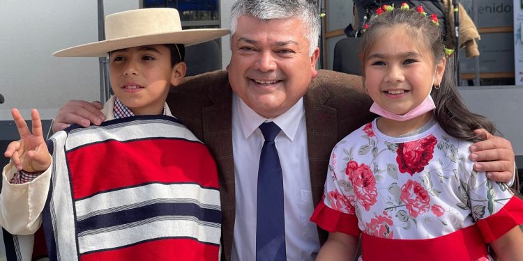 Limache inicia las actividades de Fiestas Patrias con el izamiento de la bandera nacional