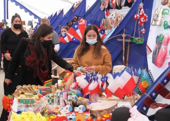 Comenzó la Feria Costumbrista de Fiestas Patrias en Plaza 14 Norte de Viña del Mar
