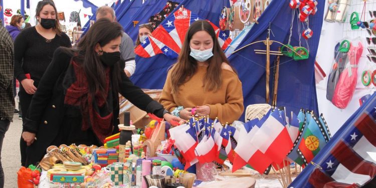 Comenzó la Feria Costumbrista de Fiestas Patrias en Plaza 14 Norte de Viña del Mar