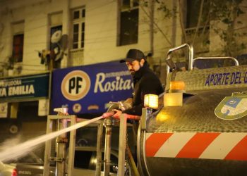 Retiran 50 toneladas de desechos tras operativo de limpieza del Mercado Cardonal en Valparaíso