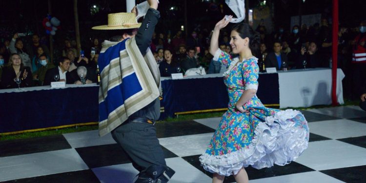 Viña del Mar: con pie de cueca alcaldesa Ripamonti inauguró ramadas del Sporting